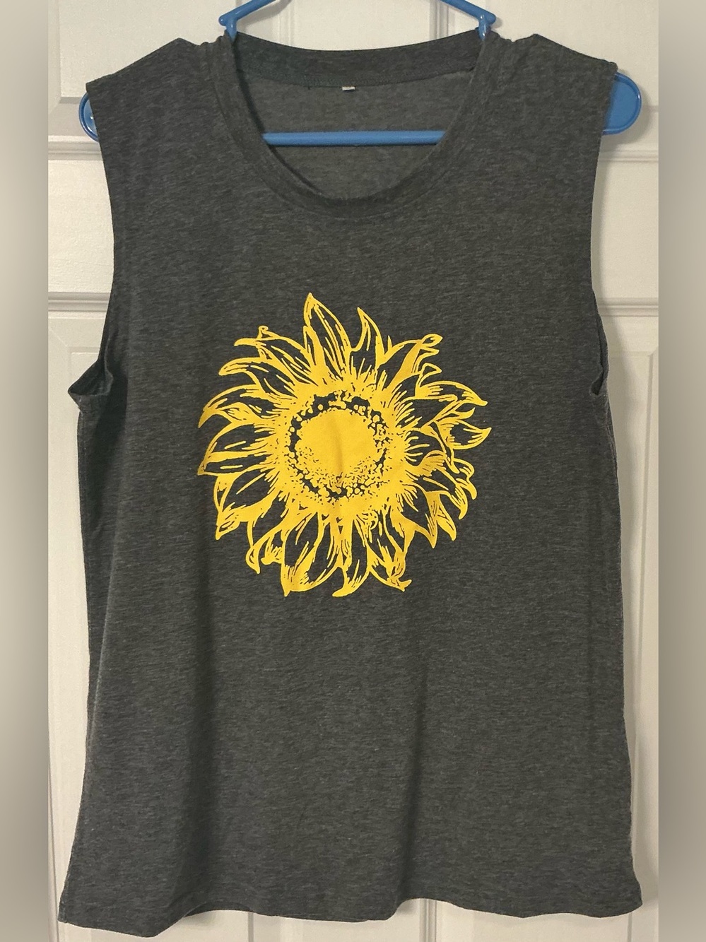 Sleeveless Gray Sunflower Graphic Tank Top - Yellow Print